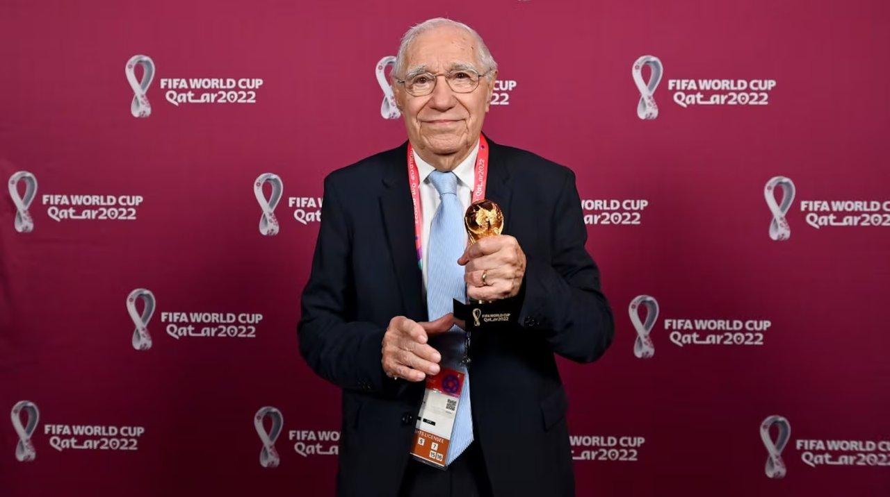 A los 91 antildeos Macaya Maacuterquez se prepara para cubrir su 18deg Mundial consecutivo 