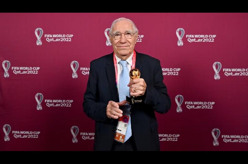 A los 91 antildeos Macaya Maacuterquez se prepara para cubrir su 18deg Mundial consecutivo 