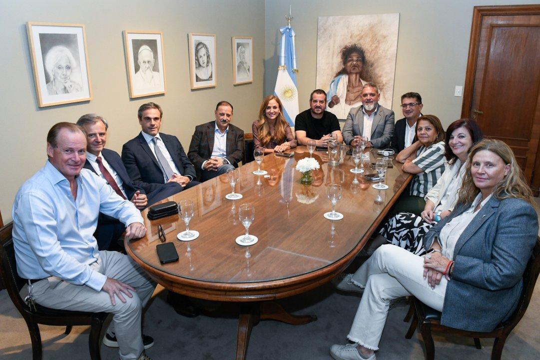 Se lanza una nueva corriente del peronismo moderado y federal con Olmos Tolosa Paz y Michel a la cabeza
