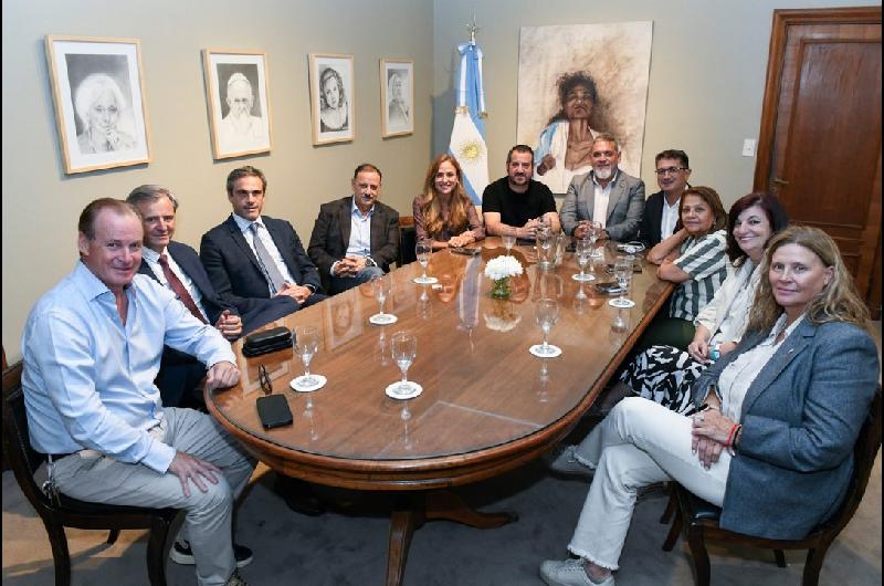 Se lanza una nueva corriente del peronismo moderado y federal con Olmos Tolosa Paz y Michel a la cabeza