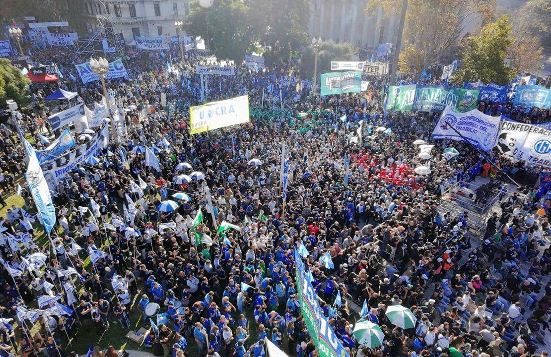La CGT llamoacute a ponerle ldquoliacutemites al Gobierno de Milei en la marcha por el Diacutea del Trabajador 