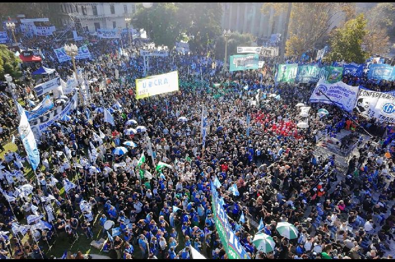 La CGT llamoacute a ponerle ldquoliacutemites al Gobierno de Milei en la marcha por el Diacutea del Trabajador 