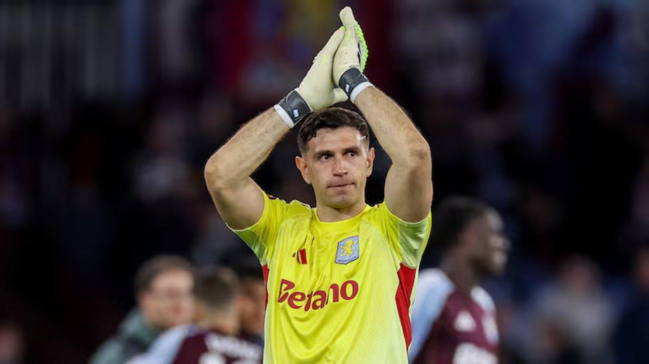 Europa League- el Aston Villa del ldquoDiburdquo Martiacutenez perdioacute 1-0 ante el Nottingham Forest en la ida de la semifinal