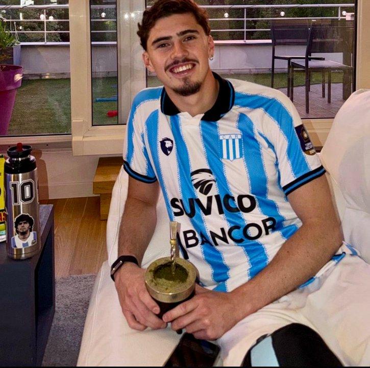 Joaquiacuten Panichelli posoacute con la camiseta de un club de la Primera nacional