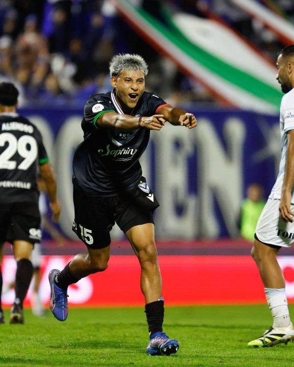 Veacutelez derrotoacute a Gimnasia y Tiro y podriacutea medirse con Boca en los octavos de la Copa Argentina