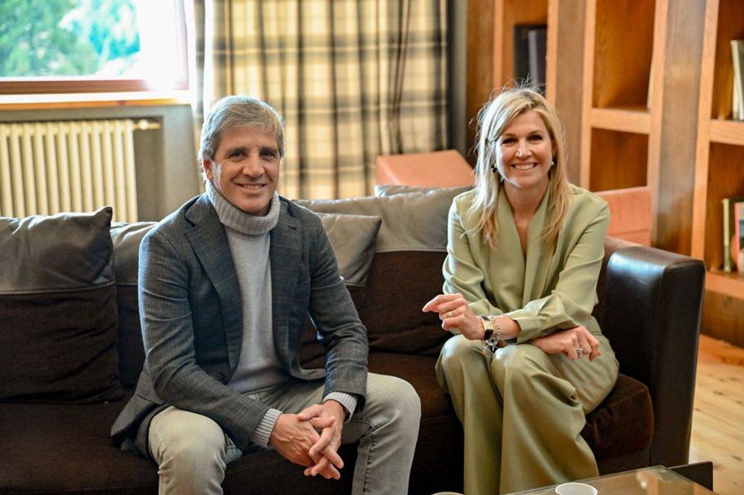 Encuentro en el Foro Llao Llao- Luis Caputo se reunioacute con la reina Maacutexima 