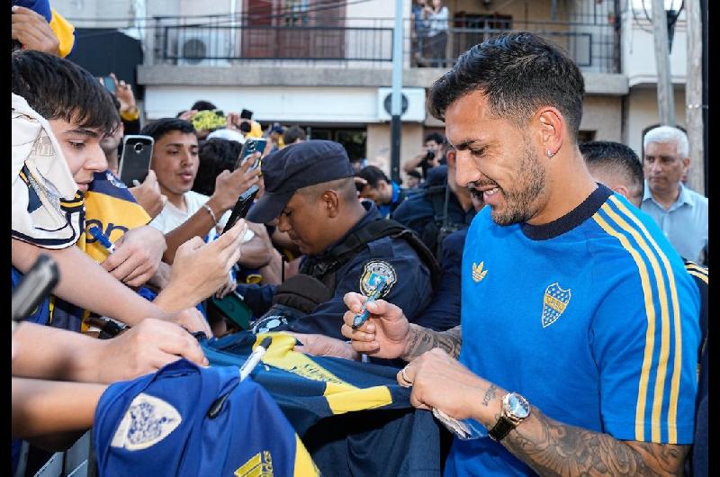 Calurosa bienvenida para Boca en Santiago del Estero donde visitaraacute a Central Coacuterdoba