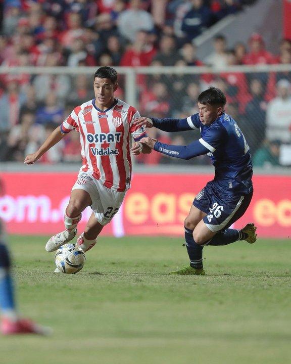 Unioacuten de Santa Fe empatoacute con Talleres de Coacuterdoba y complicoacute su clasificacioacuten a los playoffs del Torneo Apertura