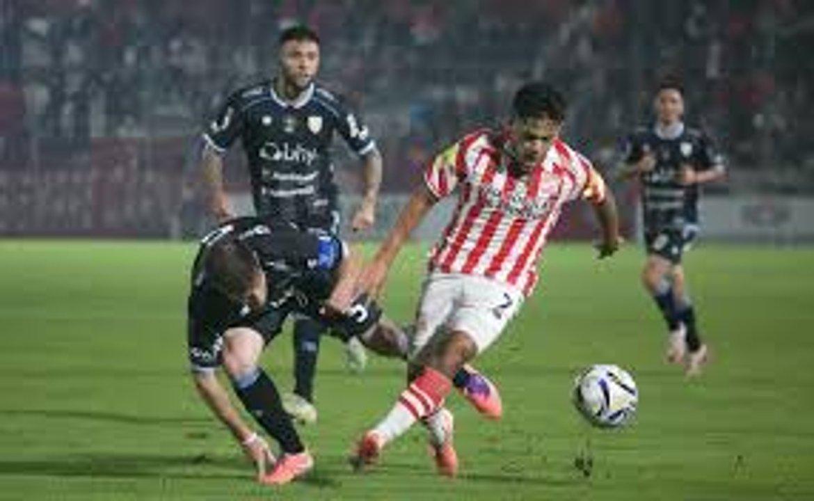 San Martiacuten de Tucumaacuten le ganoacute 2-1 a Atleacutetico Rafaela y da pelea en la Primera Nacional