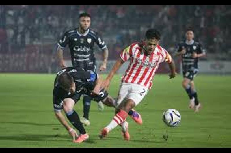 San Martiacuten de Tucumaacuten le ganoacute 2-1 a Atleacutetico Rafaela y da pelea en la Primera Nacional