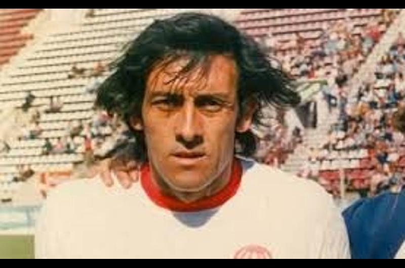 Murioacute Roque Avallay recordado goleador de Huracaacuten campeoacuten en 1973