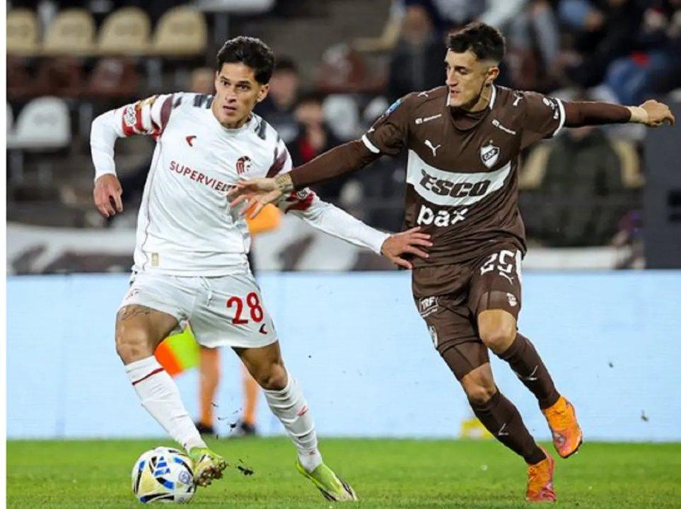 Estudiantes de La Plata le ganoacute 2-0 a Platense y se aseguroacute la primera posicioacuten en la Zona A