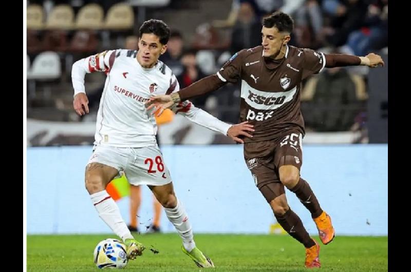 Estudiantes de La Plata le ganoacute 2-0 a Platense y se aseguroacute la primera posicioacuten en la Zona A