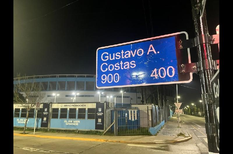 Los hinchas de Racing respaldan a Costas y le ponen su nombre a la calle ldquoMilito