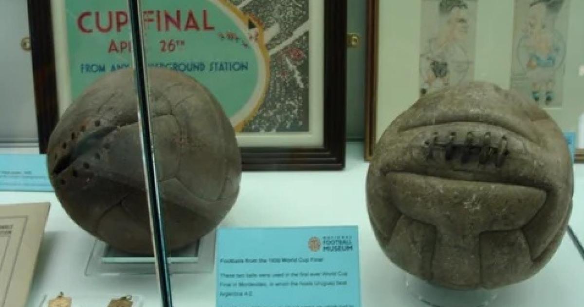 El diacutea que la final del Mundial de Fuacutetbol Uruguay 1930 se jugoacute con dos pelotas distintas 