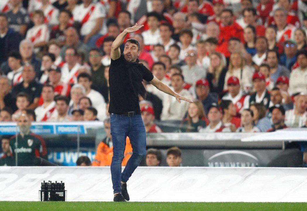 La dura autocriacutetica de Coudet tras la caiacuteda de River en el Monumental