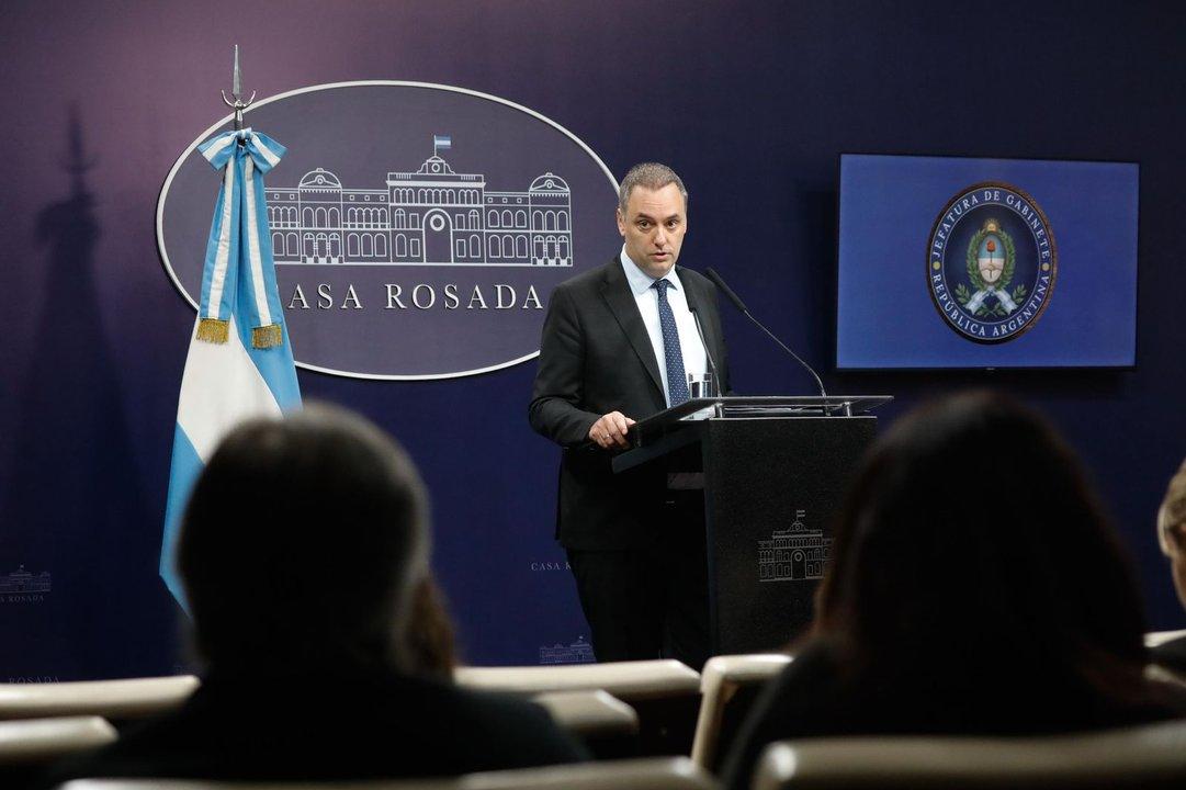 Adorni volvioacute a las conferencias de prensa con tono moderado y nulas referencias judiciales 