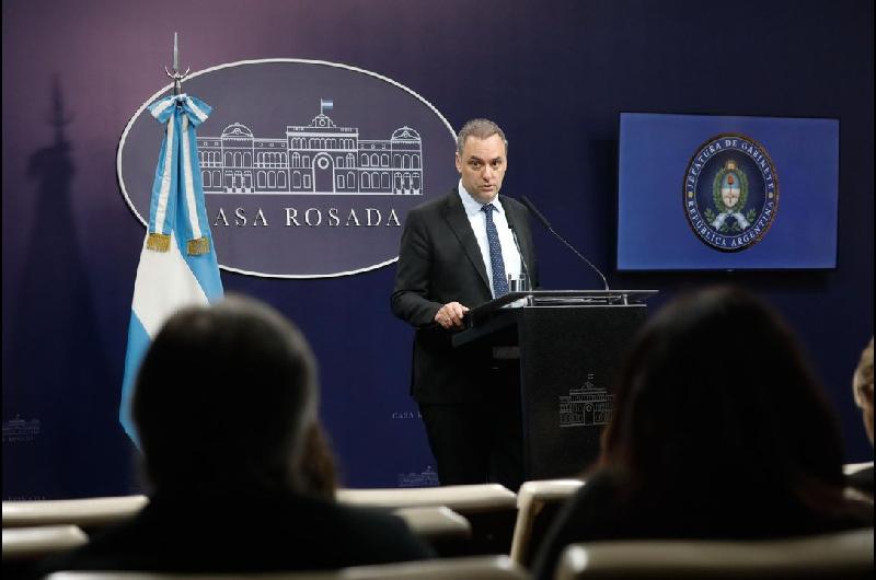 Adorni volvioacute a las conferencias de prensa con tono moderado y nulas referencias judiciales 