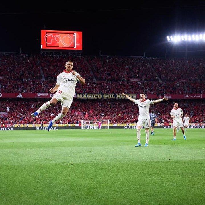 Sevilla le ganoacute a la Real Sociedad y respira en la lucha por la permanencia en LaLiga de Espantildea