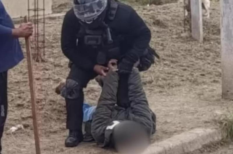 Detuvieron a un hombre por agredir a dos personas con un arma blanca en Palpalaacute