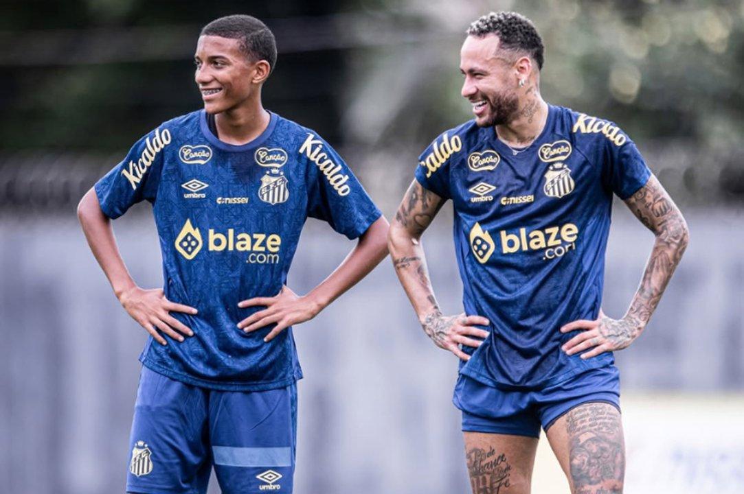 Escaacutendalo en Santos- Robinho Jr denuncioacute una agresioacuten de Neymar y evaluacutea rescindir su contrato