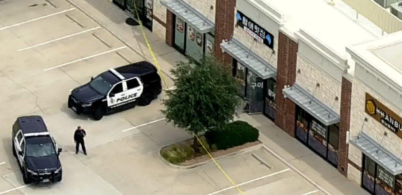 Dos muertos y tres heridos por tiroteo en centro comercial cerca de Dallas