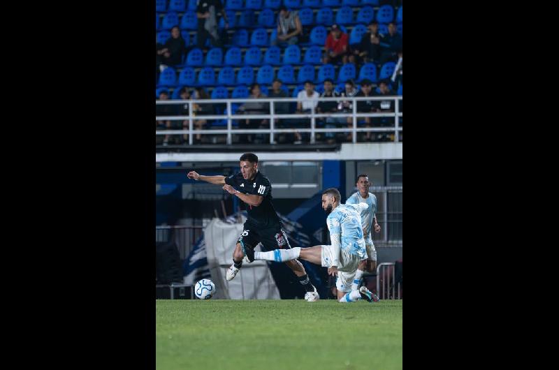 Riestra fue goleado por Gremio y se complicoacute en la Copa Sudamericana