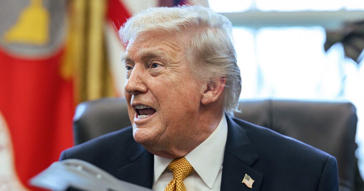 Trump anuncioacute una pausa para guiar barcos a salir del estrecho de Ormuz