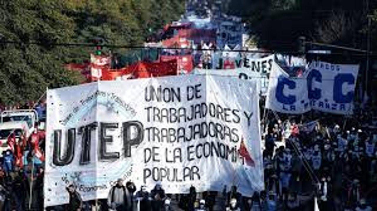 Los movimientos sociales vuelven a las calles en reclamo de un salario social