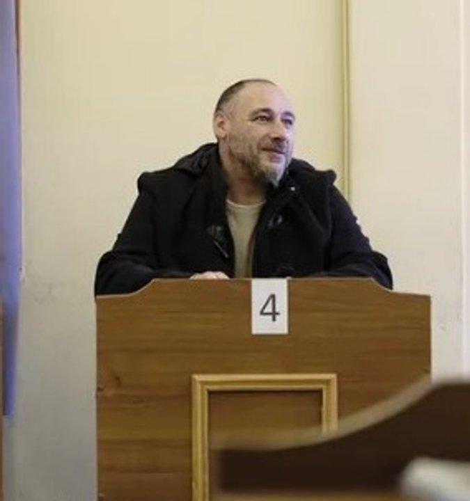 Un concejal de LLA de Villa Gesell denuncioacute agresiones fiacutesicas y amenazas en el Consejo Deliberante