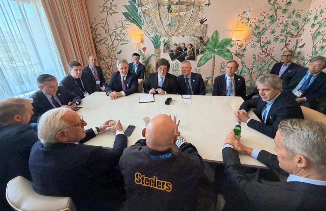 Milei se reunioacute con grandes inversores en Los Aacutengeles para potenciar la llegada de capitales