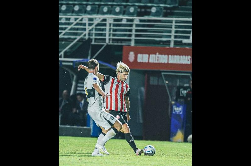 Barracas perdioacute sobre el final ante Olimpia y quedoacute complicado en la Copa Sudamericana