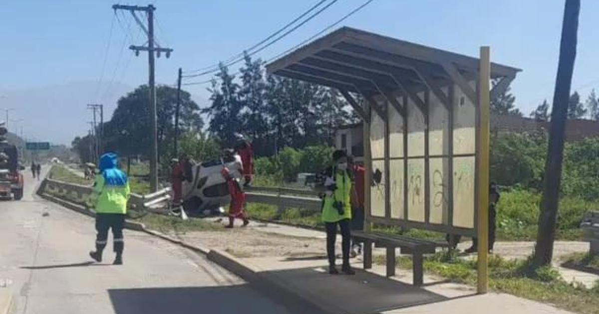 Una joven fue atropellada mientras esperaba el colectivo en Palpalaacute