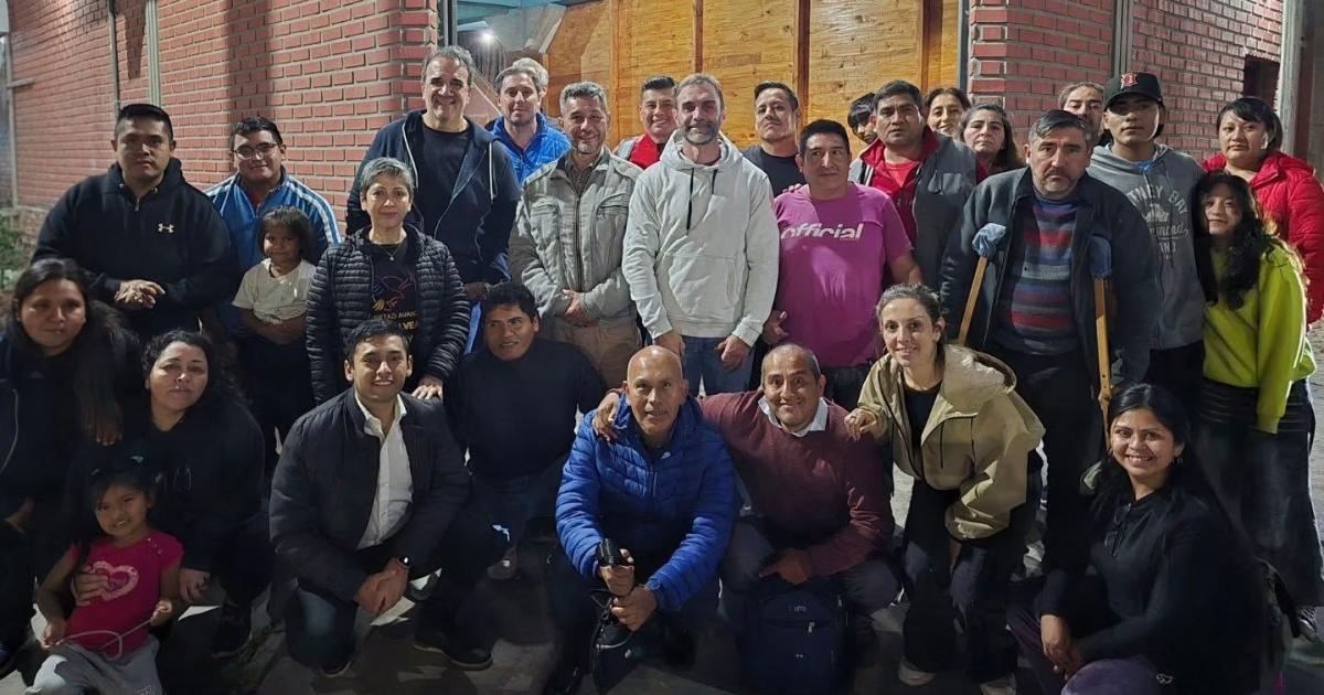Ezequiel Atauche se reunioacute con vecinos del Sector B6 de Alto Comedero