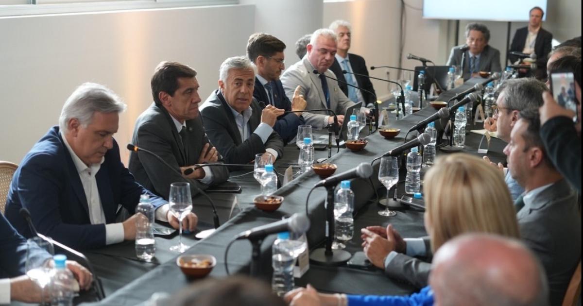 Carlos Sadir participoacute de la Mesa Federal Minera