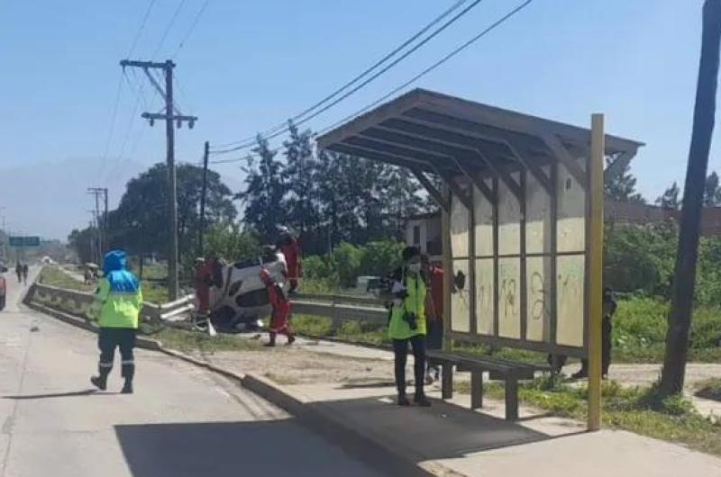 Una joven fue atropellada mientras esperaba el colectivo en Palpalaacute