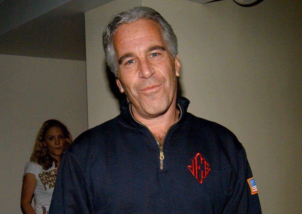 Revelan una nota ineacutedita de Jeffrey Epstein antes de ser encontrado muerto