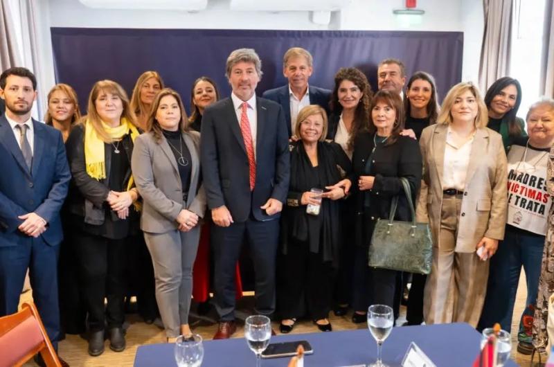 Fortalecen acciones para la restitucioacuten de derechos de viacutectimas de trata de personas