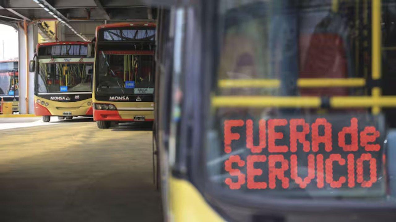 Paro de colectivos- queacute liacuteneas confirmaron que no prestaraacuten servicio este viernes