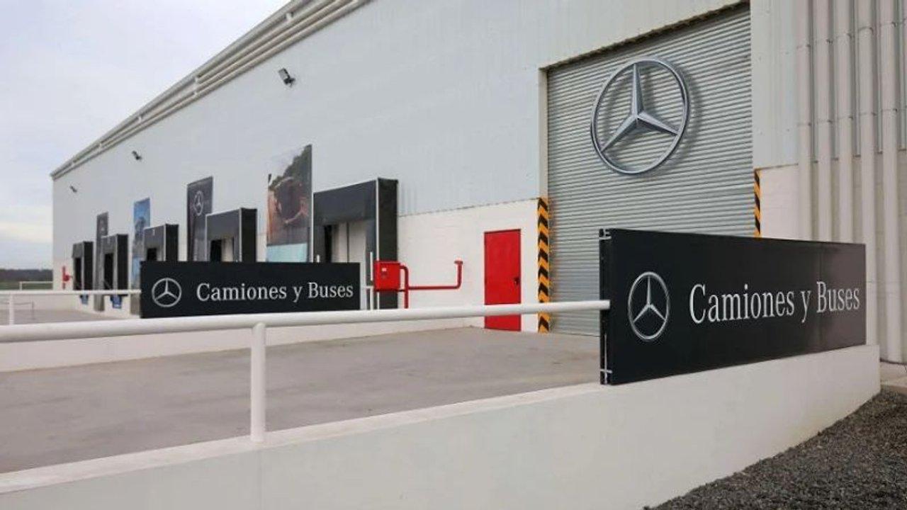 Coacutemo es y queacute se produce en la nueva faacutebrica de Mercedes-Benz que visitaraacuten Karina Milei y Manuel Adorni 
