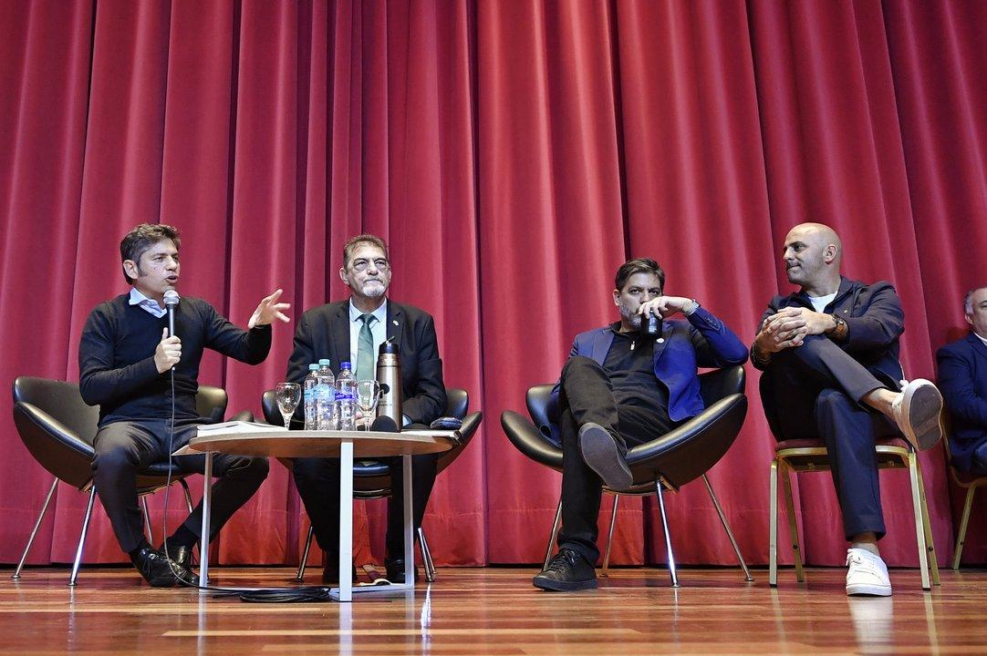Kicillof presenta un libro en la Feria de Buenos Aires