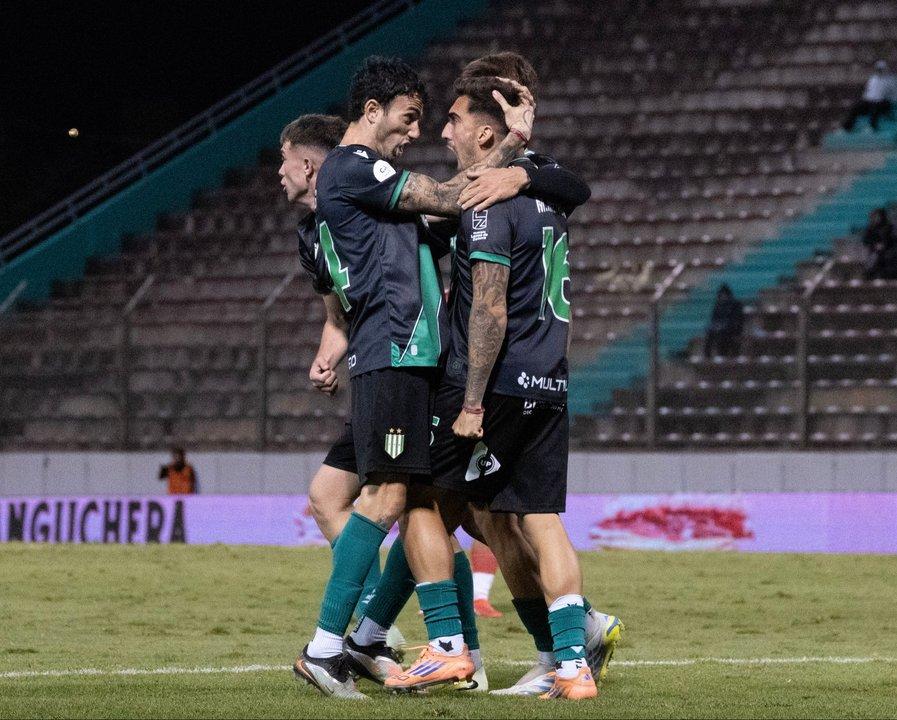 Banfield lo empatoacute sobre el final eliminoacute a San Martiacuten de Tucumaacuten por penales y estaacute en octavos de final de la Copa Argentina 2026