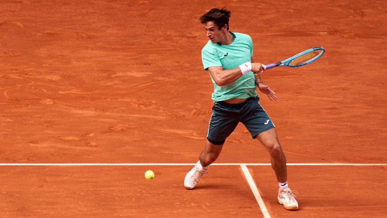 Navone le ganoacute al nuacutemero 5 del mundo en el Masters de Roma y consiguioacute el mejor triunfo de su carrera