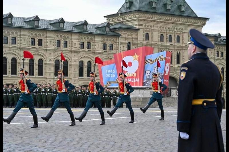 Rusia celebroacute su desfile anual del Diacutea de la Victoria en la Plaza Roja