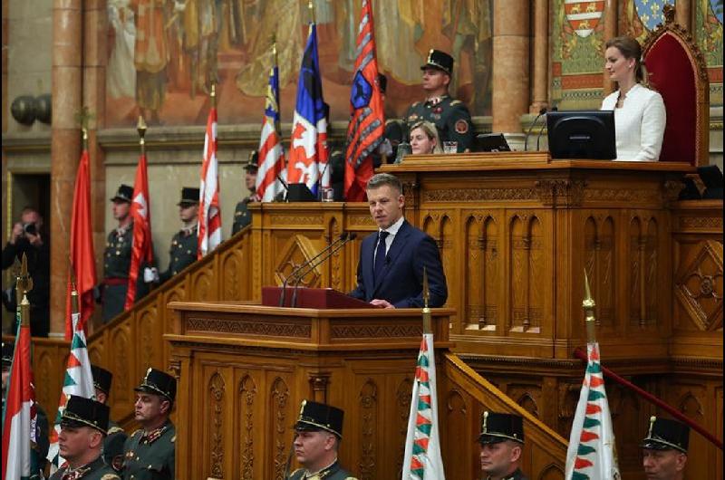 Hungriacutea- asumioacute el nuevo primer ministro Peacuteter Magyar