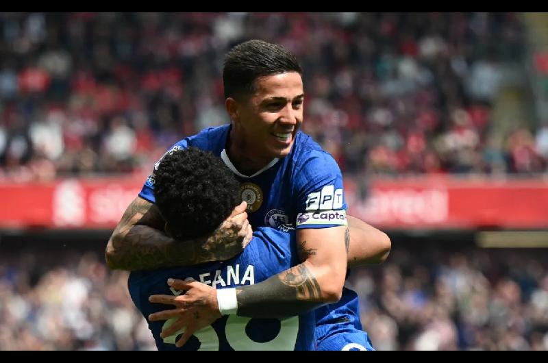 Con gol de Enzo Fernaacutendez el Chelsea rescatoacute un empate ante el Liverpool