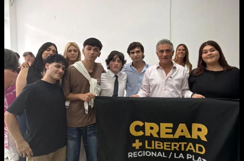 Incidentes en la UNLP- enfrentamiento entre militantes de izquierda y libertarios en la Facultad de Psicologiacutea