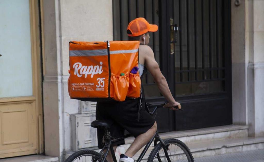 Crece el delivery en Argentina pero el poder de compra medido en pedidos cayoacute 12-en-porciento- en un antildeo