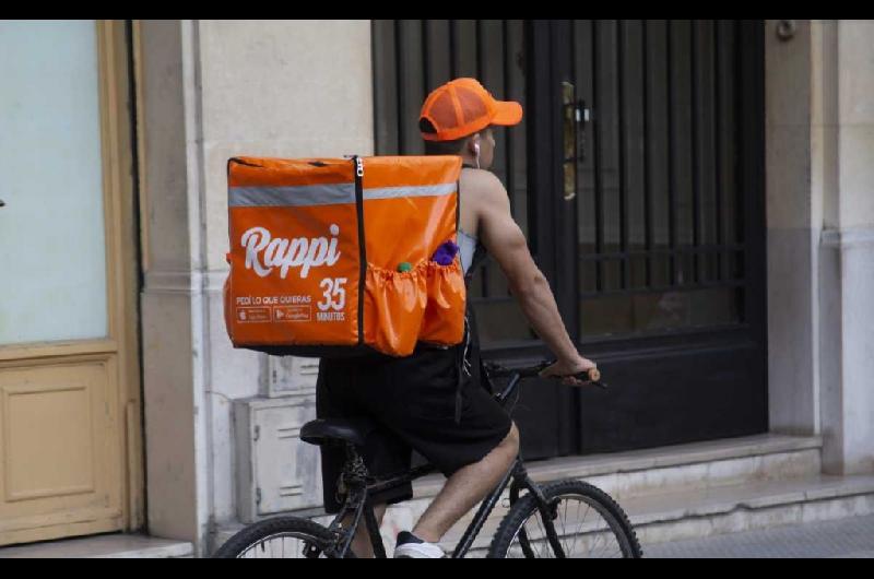 Crece el delivery en Argentina pero el poder de compra medido en pedidos cayoacute 12-en-porciento- en un antildeo