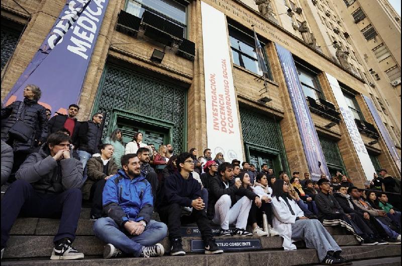 Antes de la cuarta Marcha Universitaria la UBA brinda clases puacuteblicas en varias de sus facultades